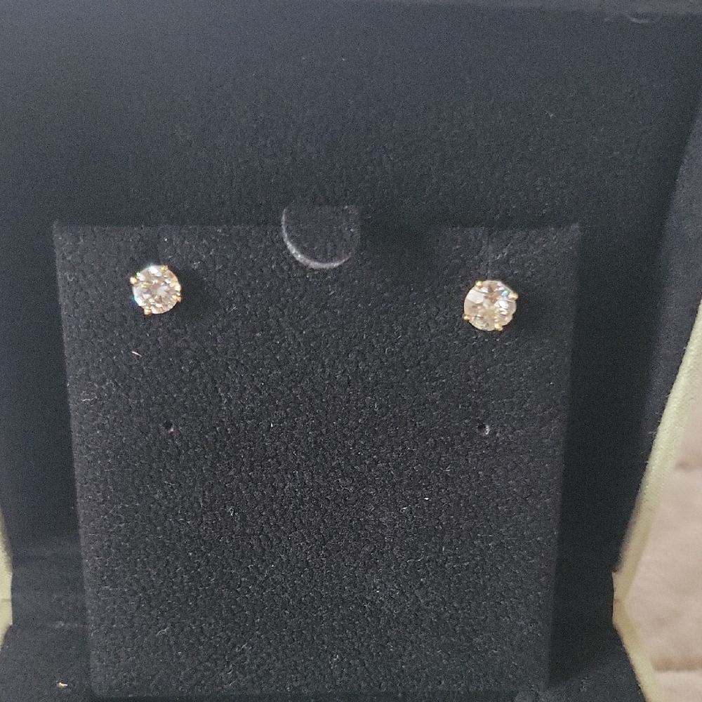 14k Solid Gold Earth Made 1.2ct Diamond  Stud Earrings Classical